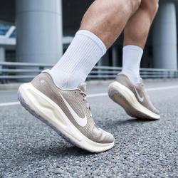 NIKE JOURNEY RUN透气网面轻便男子跑步鞋