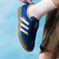 adidas 三叶草 GAZELLE INDOOR 女款德训鞋
