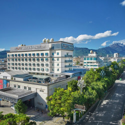 丽江古城书香心泊酒店2晚+免費接送机/接送站1次+旅拍体验+定制伴手礼包（按摩沙锤+披肩+U型枕）+特色罐罐米线两份