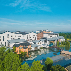 乌镇乌村稻舍乡村酒店2晚+无限次出入景区+游览车+行李托运+2大1小乌村观光游门票（1.5米以下）+2大1小西栅景...