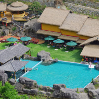 移动端：大理苍山石门关温泉度假酒店2晚+大理苍山石门关景区双人门票+星空温泉｜天然硫磺碳酸·温泉双人票+河畔餐厅+SPA项...