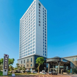 蒙自绿宝银河大酒店2晚+过桥米线双人餐