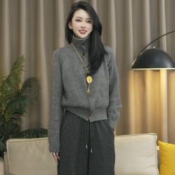 2026新款季新款韩系复古立领单排纽扣毛衣女款小个子短款针织开衫