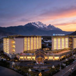 丽江玉龙温德姆酒店(丽江火车站店) 雪山盛景大床房「大空间 高楼层」3间夜