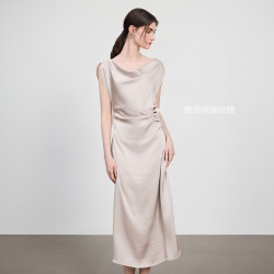 香影 连衣裙女高级感夏气质荡领无袖抽褶收腰中长裙缎面优雅宴会礼裙 米咖 S