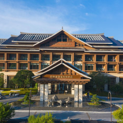 桂林融创施柏阁酒店2晚+双人演艺城乐园门票1份+双人1次托马斯小火车游园+儿童活动室畅玩+旅拍电子照片3张+首轮迷...