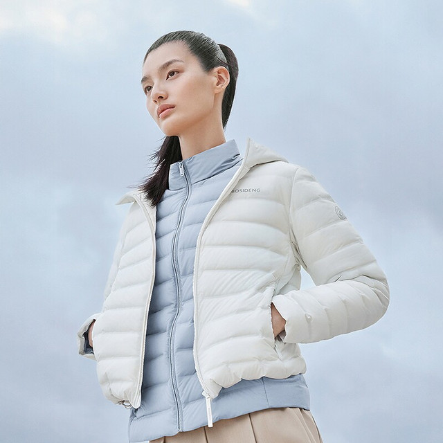 波司登 90鹅绒 波司登户外运动羽绒服百搭女短款连帽外套