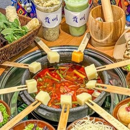 移动端：笔记安顺夺夺粉 笔记安顺聚会4-5人餐