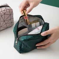 纳彩 高级感化妆包大容量便携防水新款简约洗漱包随身网红ins风收纳包