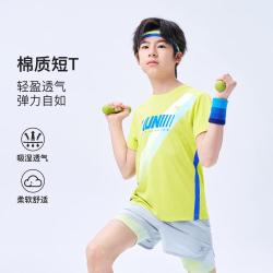 特步 炫彩印花吸湿速干易清洗2026新品夏季百搭短袖男童针织衫上衣