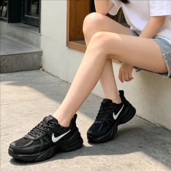 NIKE V2K Run 女款跑步鞋 HQ1582-001