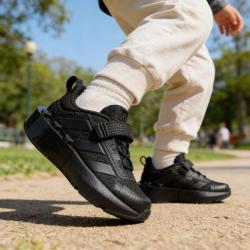 adidas 冬款加绒运动休闲鞋舒适保暖轻便儿童休闲鞋