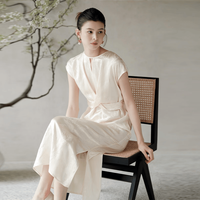 初蝉衣事 新中式醋酸连衣裙女2026夏季新款国风设计感高端收腰显瘦缎面长裙 杏子白 S （现货）