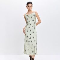 移动端：LILY 2026夏新款女装薄荷曼波欧若风缎面斜裁荡领玫瑰花吊带连衣裙