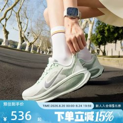 NIKE Vomero 18 跑鞋