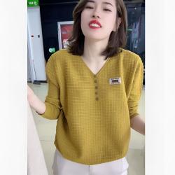 秋冬新款打底衫女纯色2026百搭宽松针织衫V领纽扣毛衣女时尚保暖