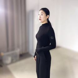 女士秋季长袖兰精天丝羊毛软糯亲肤练功服洋气跳舞蝴蝶钻上衣