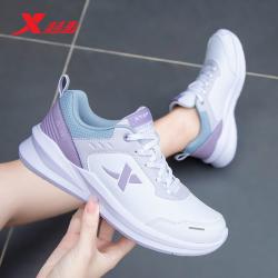 特步 女鞋秋季皮面防水休闲鞋轻便跑步鞋软底减震运动鞋防滑慢跑鞋
