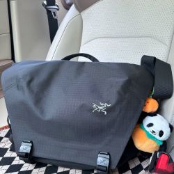 ARC'TERYX Arcteryx始祖鸟 GRANVILLE 10L 户外邮差包 黑色