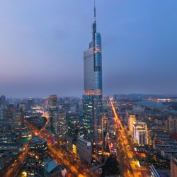 南京洲际酒店1晚+45楼户外平台参观礼遇+地平线餐厅自助餐优惠价+购78F云端酒吧啤酒满半打送半打优惠