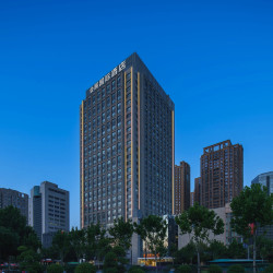 会展国际酒店（西安大雁塔店）1晚+陕西特色文创品（皮影）+享双人汉服体验一次（不含妆造）