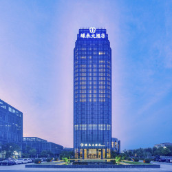 南浔蝶来大酒店1晚+城市聿书房阅读+欢迎水果+金榜提名善琏小福笔1套+南浔定胜糕1份+限量房型升级至-湖笔主题房+...