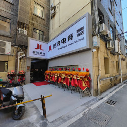 极浪电竞酒店（南昌八一广场丁公路地铁站店）1晚