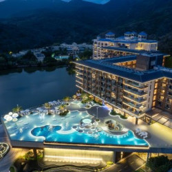 三亚亚龙湾星华华邑度假酒店 湖景大床房2晚(连住)