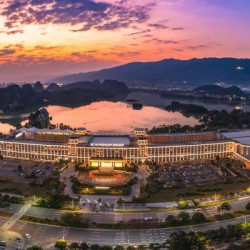 肇庆七星岩温德姆至尊酒店 高级泡池湖景大床房1晚