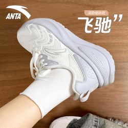 安踏 飞驰跑步鞋女2026秋季轻质中考皮面防水超轻减震运动百搭鞋子
