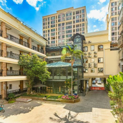 海伦花园影视酒店（南湖公园店）1晚