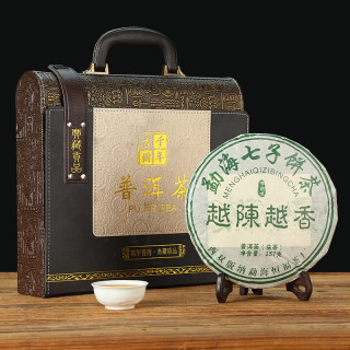 送礼物长辈亲戚礼品云南普洱古树茶叶生饼布朗山七子饼礼盒装357g