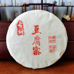  豆腐寨古树 普洱茶生茶200克饼