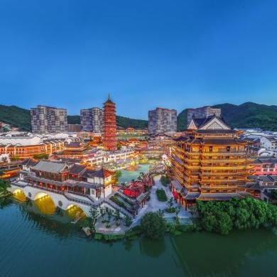 太湖龙之梦三店通兑【钻石/古镇/动物】双晚连住 (大床)+门票四选一+双人马戏