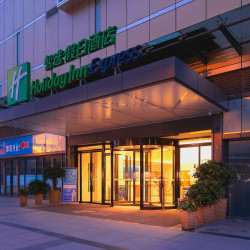 成都北站金牛万达广场智选假日酒店1晚