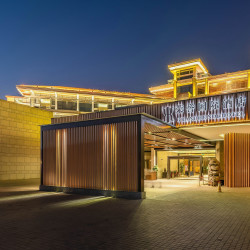 厦门荣誉国际酒店（环岛路黄厝海滩店）1晚+亲子玩乐工具