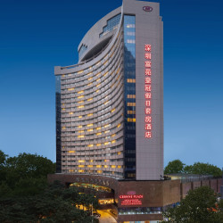 深圳富苑皇冠假日套房酒店2晚