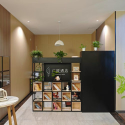 广联酒店·Guang Lian Hotel（深圳宝安国际机场T3航站楼店）1晚+宝安国际机场接送服务+瓶装水2瓶
