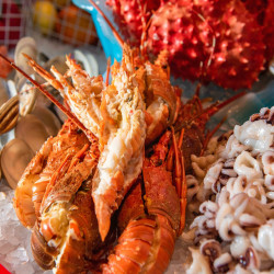 深圳福田香格里拉大酒店1晚+2大1小自助晚餐+延迟退房到两点+享用酒店健体中心及游泳池+水疗&洗衣八五折权益+餐饮...
