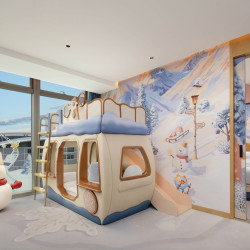 深圳国际会展中心希尔顿花园酒店1晚+冰雪主题房间布置+免費停车+24小时健身房+会展高线公园儿童无动力游乐设施