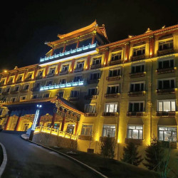 哈尔滨松峰山林语酒店1晚+双人松峰山景区门票+双人国学抄经1小时+国风糕点&松峰茶饮&福带2条+双人汉服体验1小时