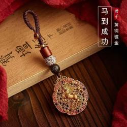 周生生 马到成功黄铜镀沙金汽车钥匙扣挂件高档古风男女士电动车吊坠饰品 马到成功