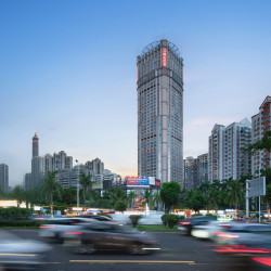 海口明光胜意大酒店（高铁东站龙湖天街店）1晚+双餐厅美味随心享·正餐消费享8折优惠+定时送机（送高铁站）服务+管家...