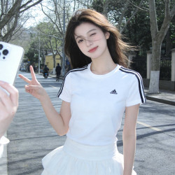 adidas 黑色圆领T恤女装运动服休闲宽松短袖GL0784