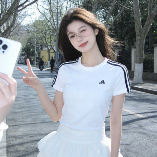 adidas 黑色圆领T恤女装运动服休闲宽松短袖GL0784