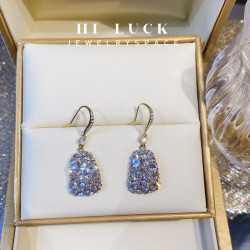 铜合金耳饰 Hiluck闪闪白钻高级感洋气时髦洋气吊坠耳勾耳环气质！
