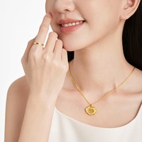 88VIP：周大福 光圈素戒通勤款足金黄金戒指情侣对戒计价EOF1295订婚戒指