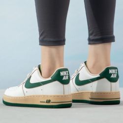 NIKE Air Force 1女款低帮运动休闲时尚白绿板鞋DZ4764-133