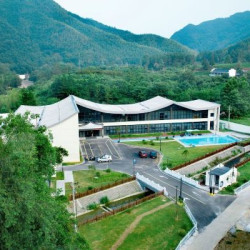 见吾乡·月亮湖畔度假庄园(皖南川藏线月亮湾风景区店) 山居·观景·大床房【深泡浴缸 智能马桶】2晚(连住)