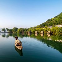 杭州富春芳草地臻品之选1-2晚含早可选正餐套餐